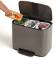 Pedálový odpadkový koš BO 3 x 11 l, platinová, Brabantia - thumb (4)