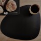 Prostírání CURVE BULL 37 x 44 cm, oboustranné, teple šedá / čermá, kůže, LIND DNA - thumb (1)