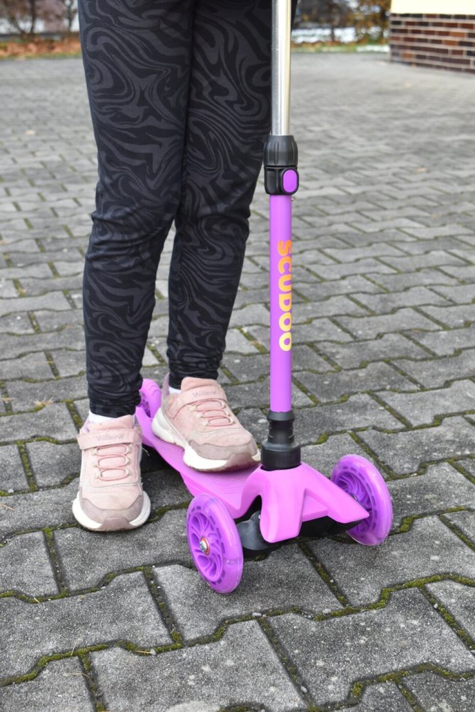 Trojkolka Scudoo Kido Pro se svítícími kolečky - fialová - main (6)