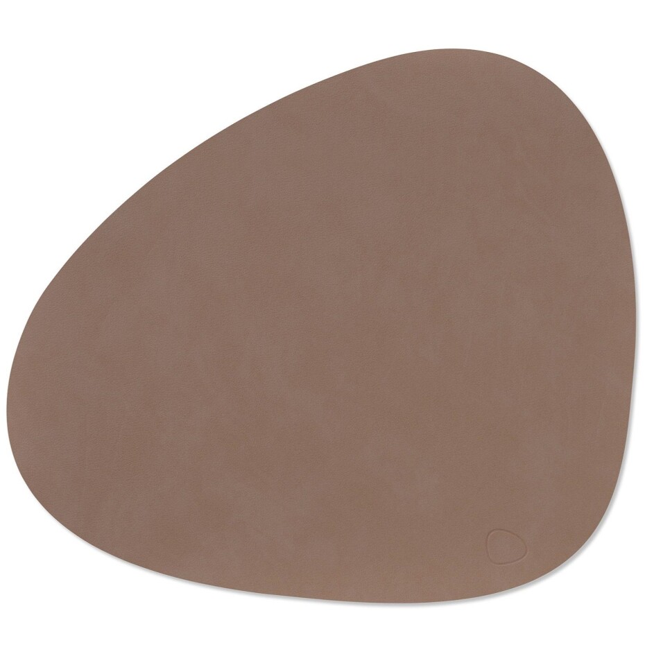 Prostírání CURVE NUPO 37 x 44 cm, oboustranné, lanýžová / starorůžová, kůže, LIND DNA - main (14)