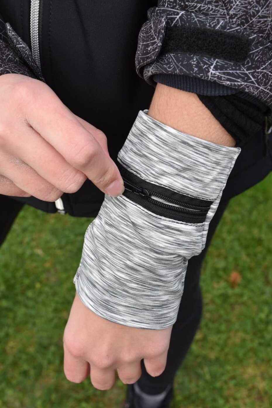 Sportago Armband na běh - šedá - main (3)