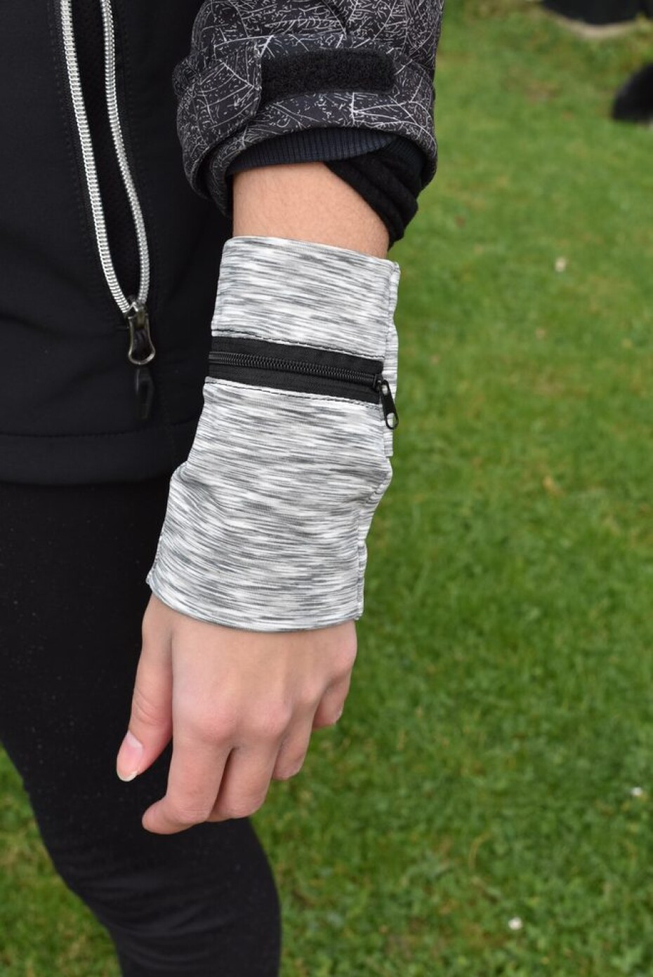 Sportago Armband na běh - šedá - main (5)
