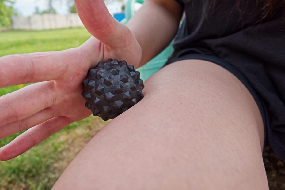 Sportago Lumi masážní míč 6,5 cm - černý - main (3)