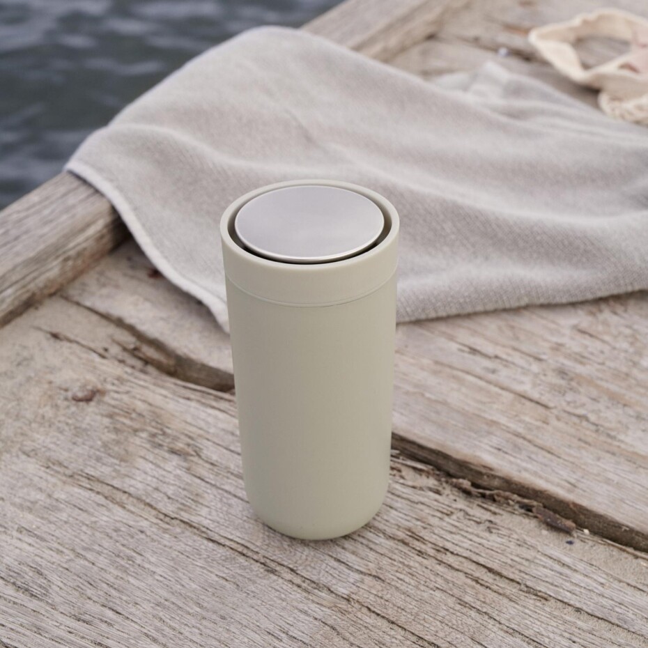 Cestovní hrnek TO GO CLICK 400 ml, jemně žlutá, Stelton - main (1)