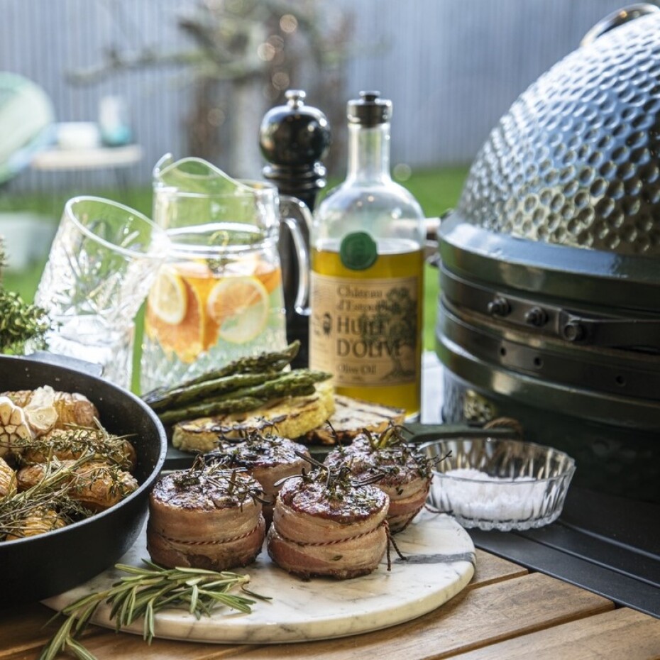 Gril na dřevěné uhlí L 46 cm,  + pojízdný stůl + ConvEGGtor + pohrabáč, zelená, Big Green Egg - main (4)