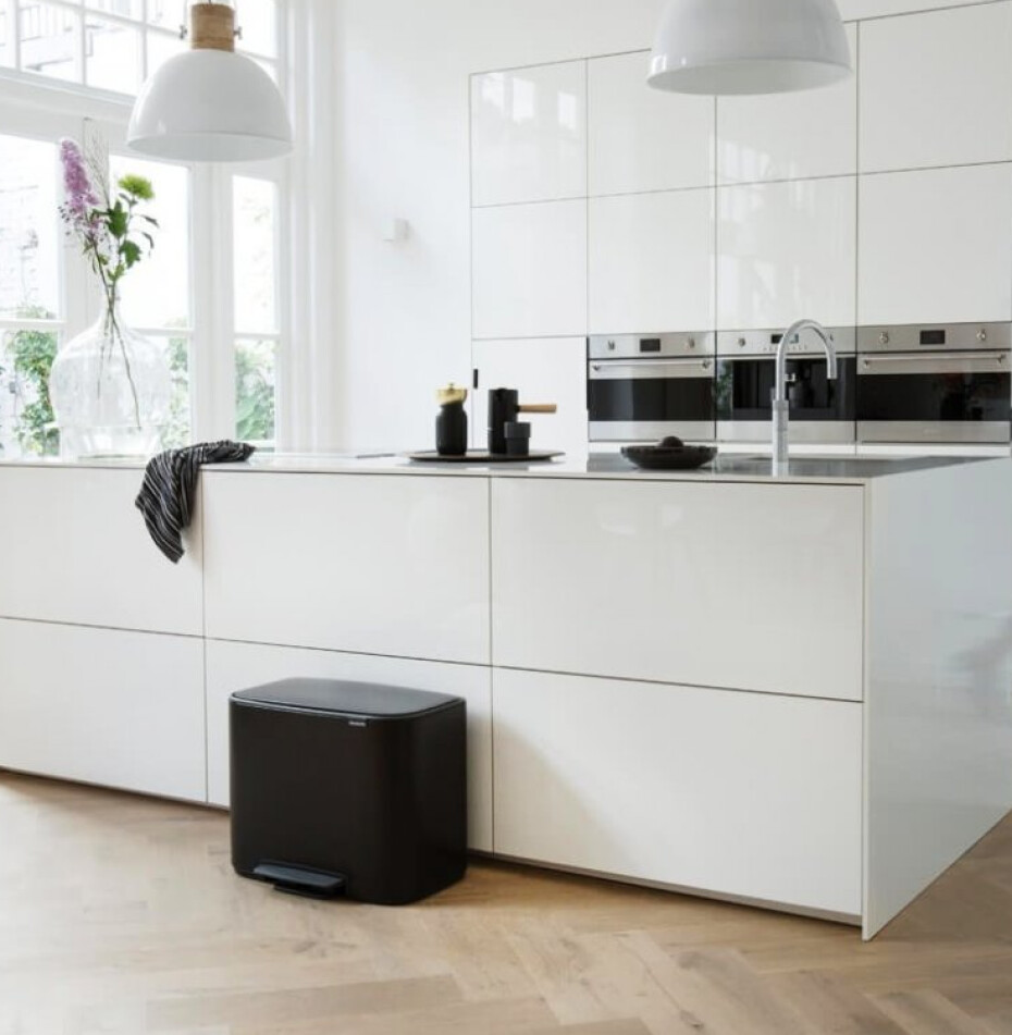 Pedálový odpadkový koš BO 36 l, matná černá, Brabantia - main (12)