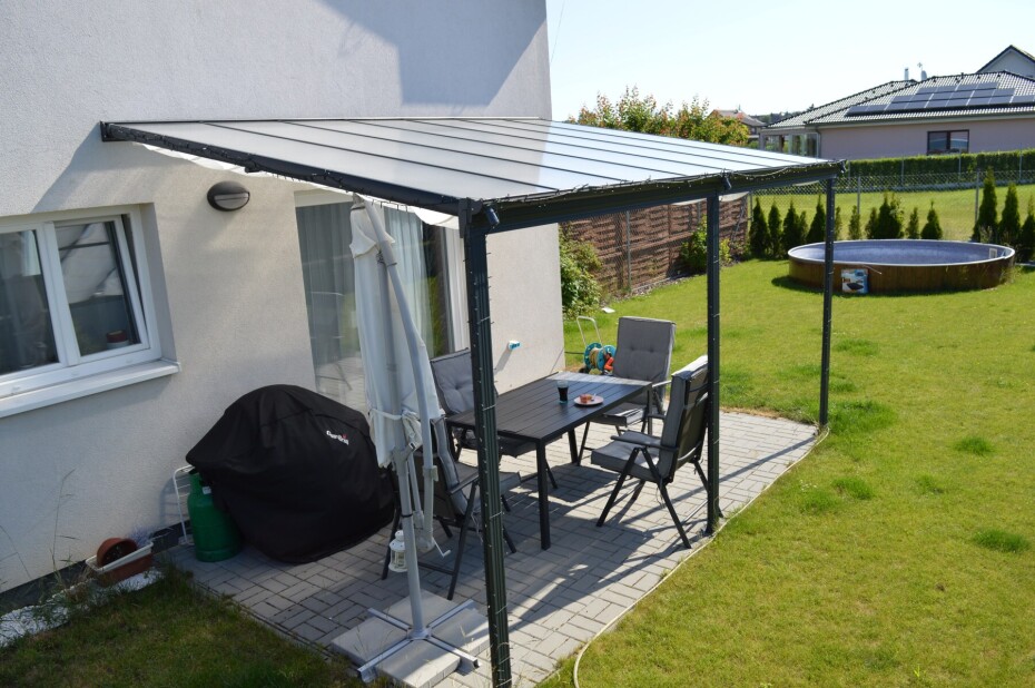 Hliníková pergola LANITPLAST WALL 53 antracit + opál PC LG2130 - main (3)