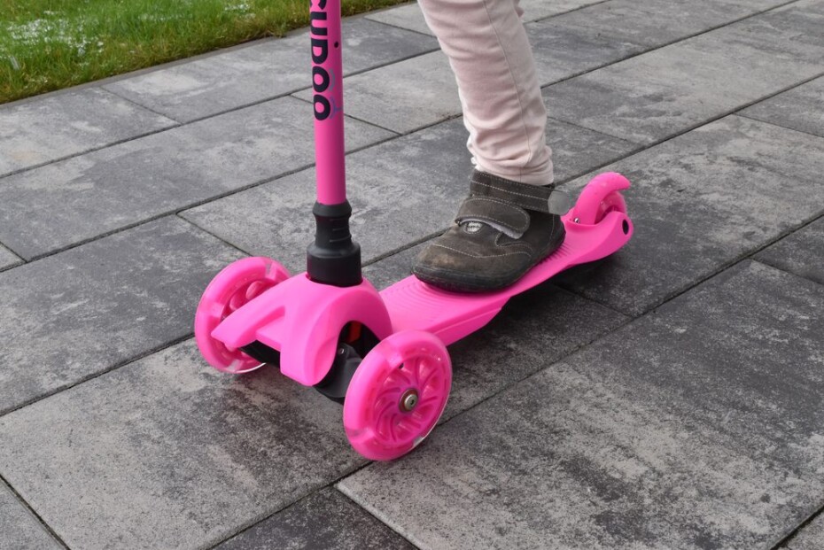 Trojkolka Scudoo Kido Pro se svítícími kolečky - růžová - main (7)
