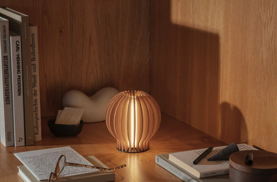Stolní lampa RADIANT 15 cm, LED, světle hnědá, dřevo, Eva Solo - main (1)