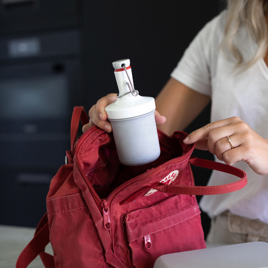 Láhev na vodu PLOPP TO GO MINI 200 ml, organická jahodová, Koziol - main (4)