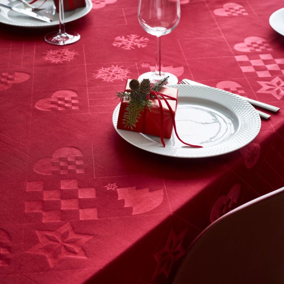 Vánoční ubrus NATALE 150 x 370 cm, červená, Rosendahl - main (2)