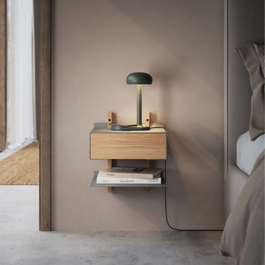 Stolní lampa EMENDO 29 cm, s Qi bezdrátovým nabíjením, emeraldově zelená, Eva Solo - main (2)