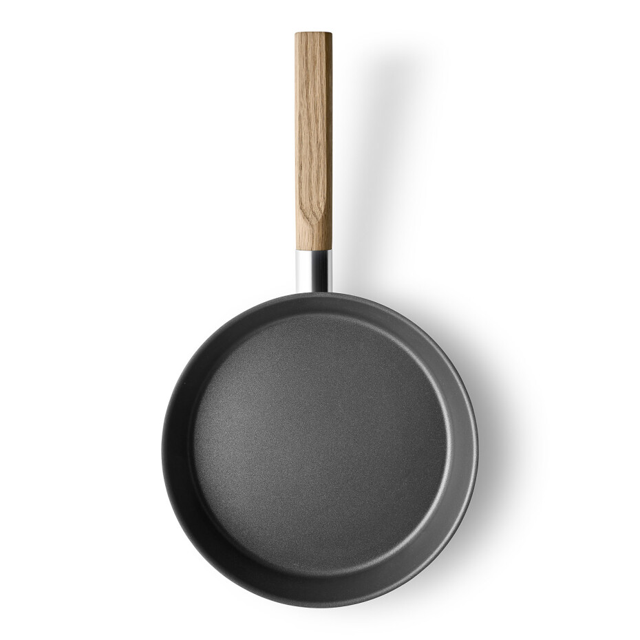Pánev NORDIC KITCHEN 24 cm, s dřevěnou rukojetí, nerez, Eva Solo - main (1)