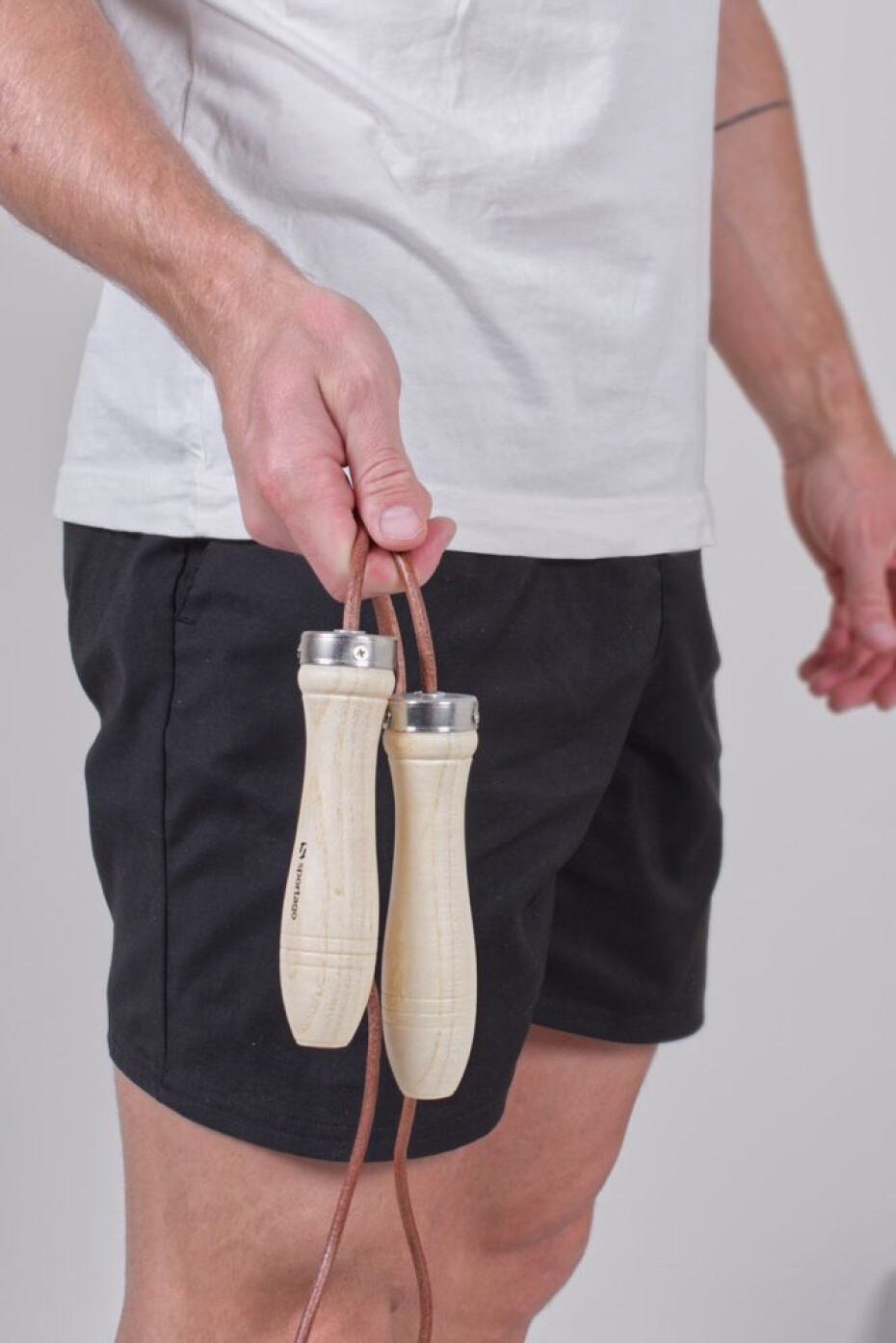 Kožené švihadlo Sportago Skippy s dřevěnými ručkami - main (4)