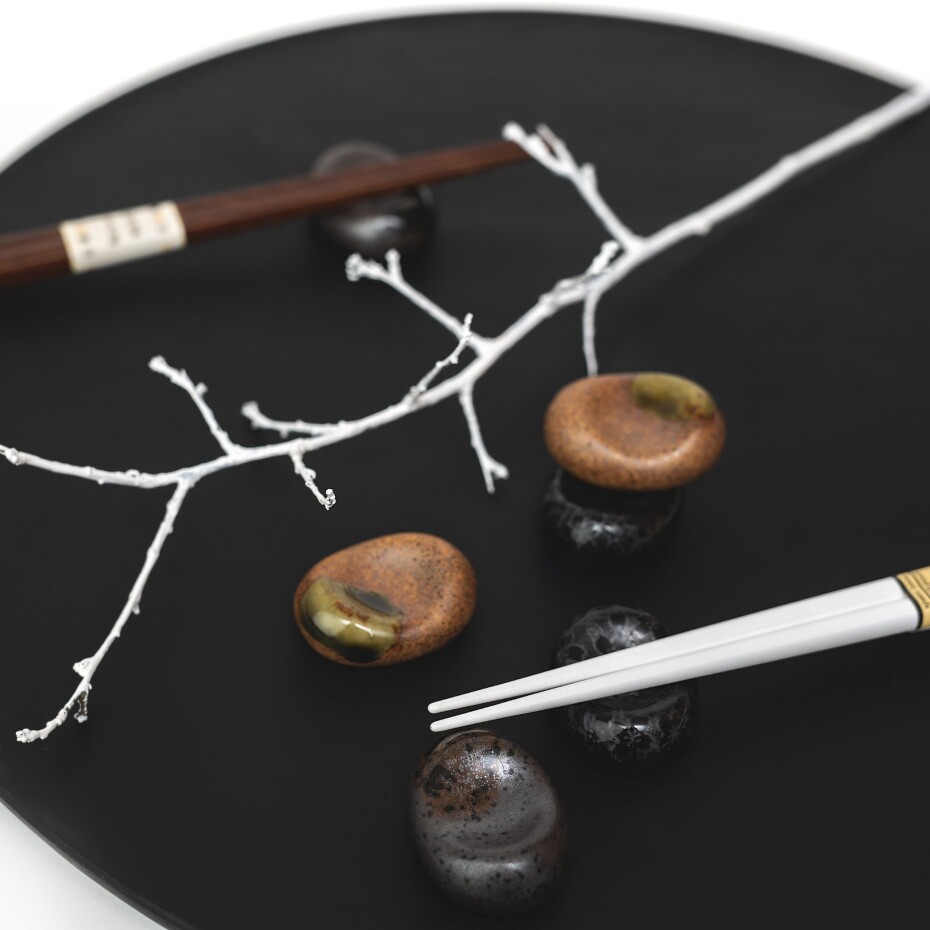 Oblázek na odložení hůlek  BLACK SAKURA , MIJ - main (4)