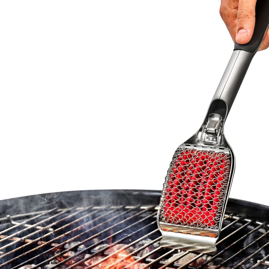 Kartáč se škrabkou na čištění grilu GOOD GRIPS 51 cm, šedá, nerezová ocel, OXO - main (1)