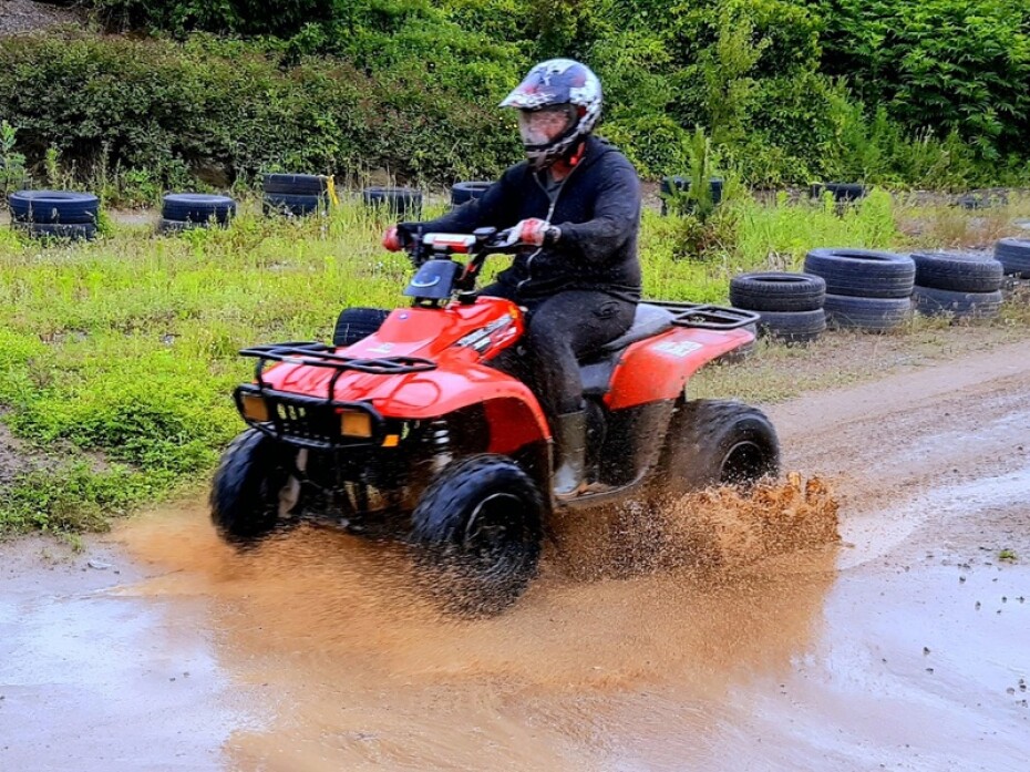 Zážitek - Jízda na čtyřkolce ATV na specializované trati (i pro děti) Vyrazte za zážitky do Středočeského kraje - main (36)