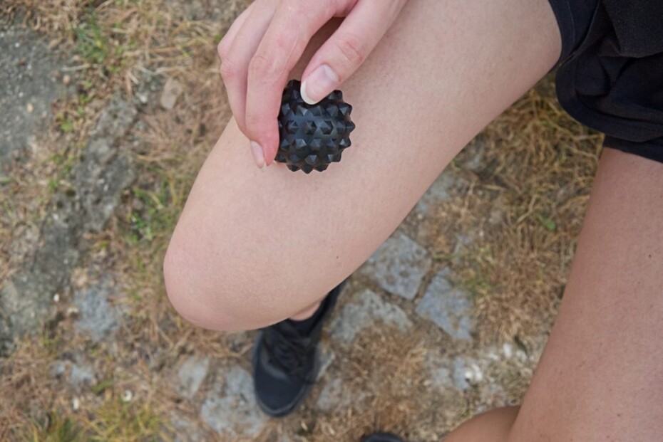 Sportago Lumi masážní míč 6,5 cm - černý - main (4)