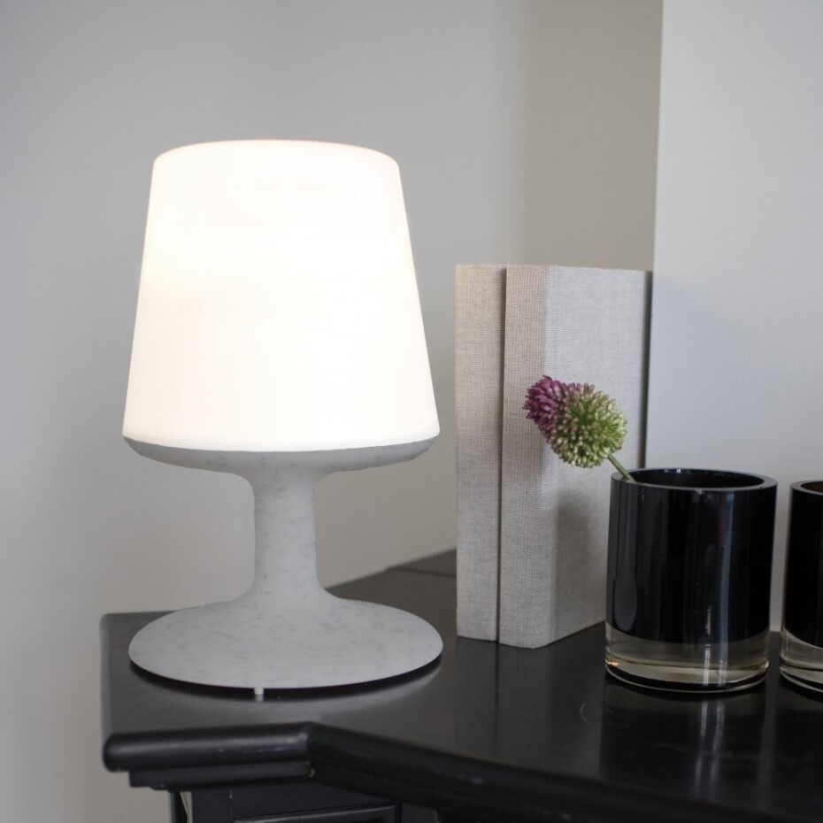 Přenosná stolní lampa LIGHT TO GO, organická šedá, Koziol - main (2)