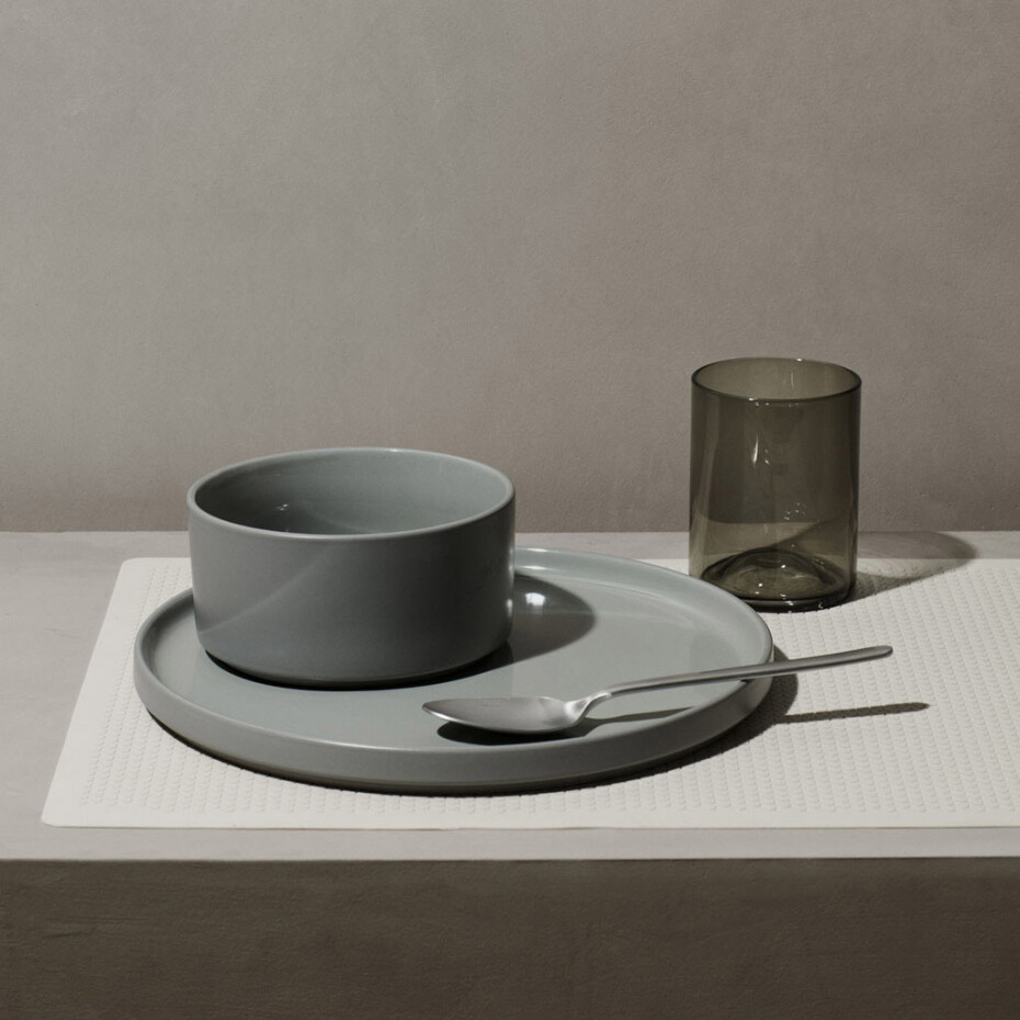 Servírovací talíř MIO, khaki, Blomus - main (1)