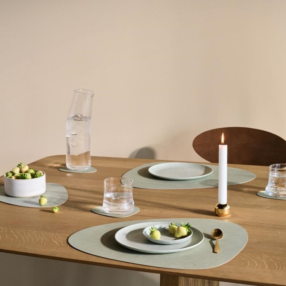 Prostírání CURVE NUPO 37 x 44 cm, červená, kůže, LIND DNA - main (5)