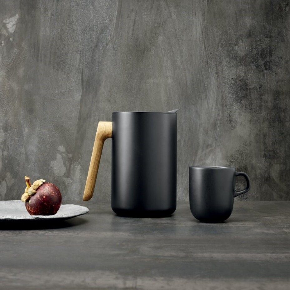 Vakuová termoska NORDIC KITCHEN 1 l, s dřevěnou rukojetí , černá, Eva Solo - main (3)