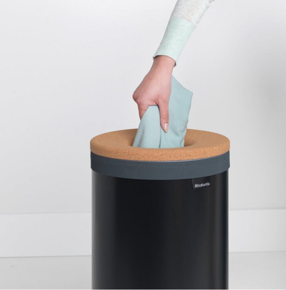 Koš na prádlo 35 l, s korkovým víkem, černá, Brabantia - main (1)