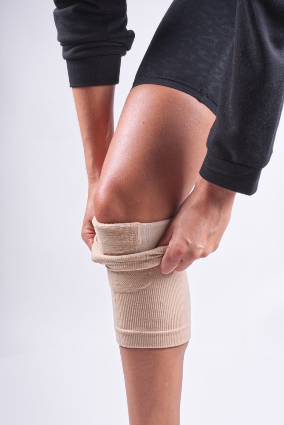 Sportago Sportovní bandáž na koleno elastická - tělová - 2 ks - XL - main (1)