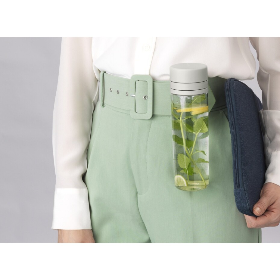Láhev na vodu MAKE & TAKE 500 ml, se sítkem, světle šedá, Brabantia - main (1)