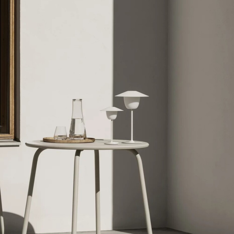 Přenosná stolní lampa ANI MINI 21 cm, LED, magnetově šedá, hliník, Blomus - main (4)