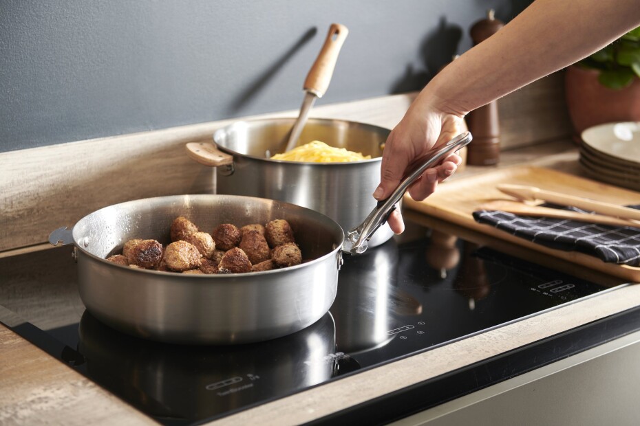 Pánev na soté ALCHIMY LOQY 24 cm, stříbrná, nerezová ocel, de Buyer - main (8)