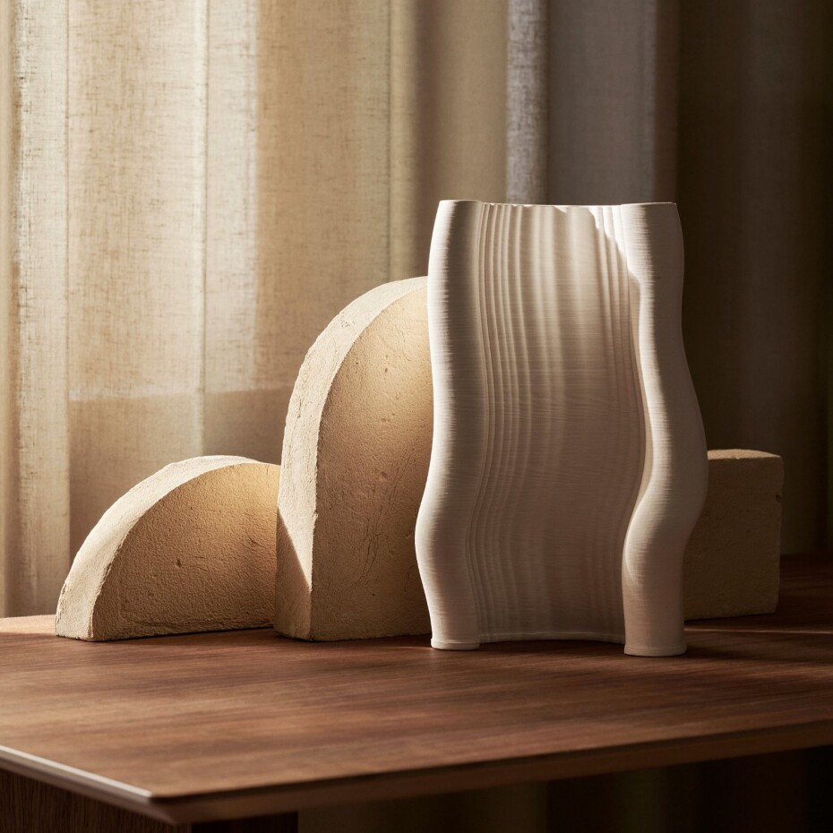 Váza MOIRE 30 cm, bílá, kamenina, ferm LIVING - main (2)