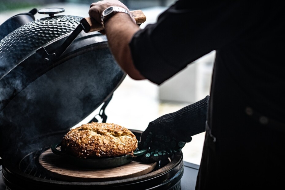 Gril na dřevěné uhlí M 38 cm,  + intEGGrovaný pojízdný stojan s držadlem, zelená, Big Green Egg - main (3)