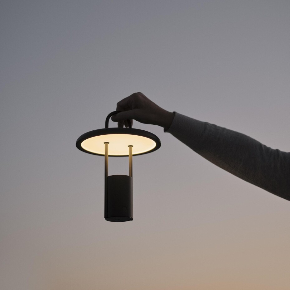 Přenosná stolní lampa PIER 25 cm, LED, černá, Stelton - main (4)