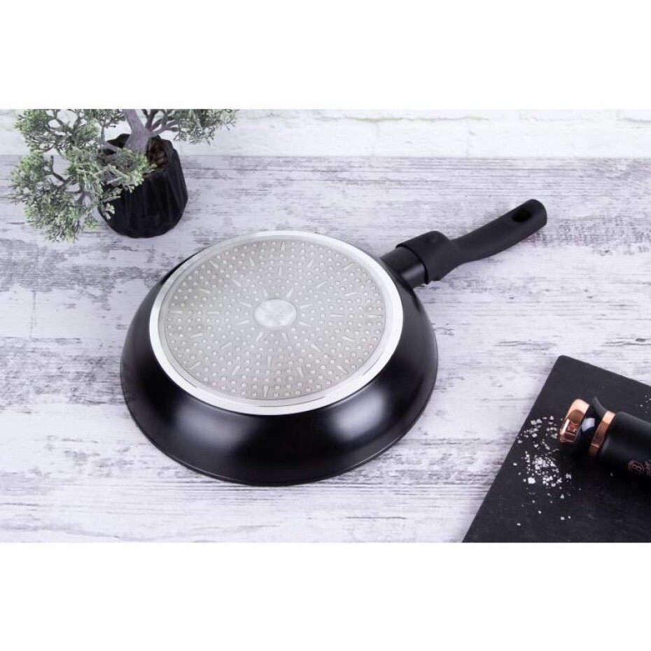 BERLINGERHAUS Pánev s nepřilnavým povrchem a odnímatelnou rukojetí 28 cm Black Rose Collection BH-1952 - main (4)