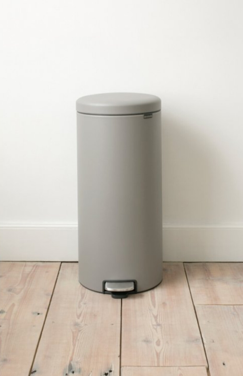 Pedálový odpadkový koš NEWICON 30 l, minerální šedá, Brabantia - main (4)