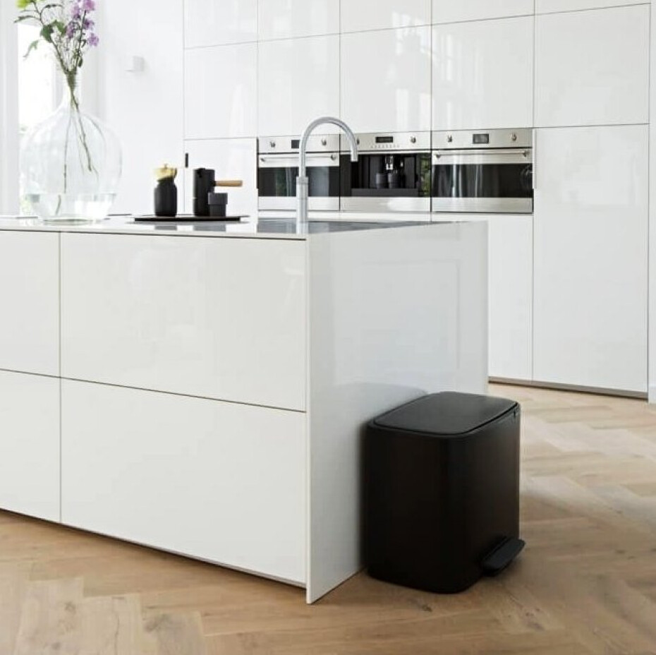 Pedálový odpadkový koš BO 11 + 23 l, matná černá, Brabantia - main (11)