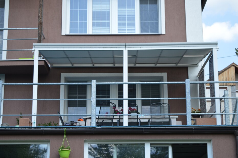 Hliníková pergola LANITPLAST WALL 33 bílá + čirý PC LG2085 - main (2)