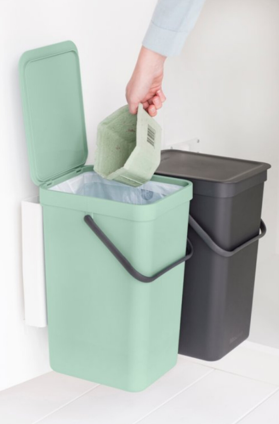 Vestavný odpadkový koš SORT & GO 2x16 l, šedá / zelená, Brabantia - main (6)