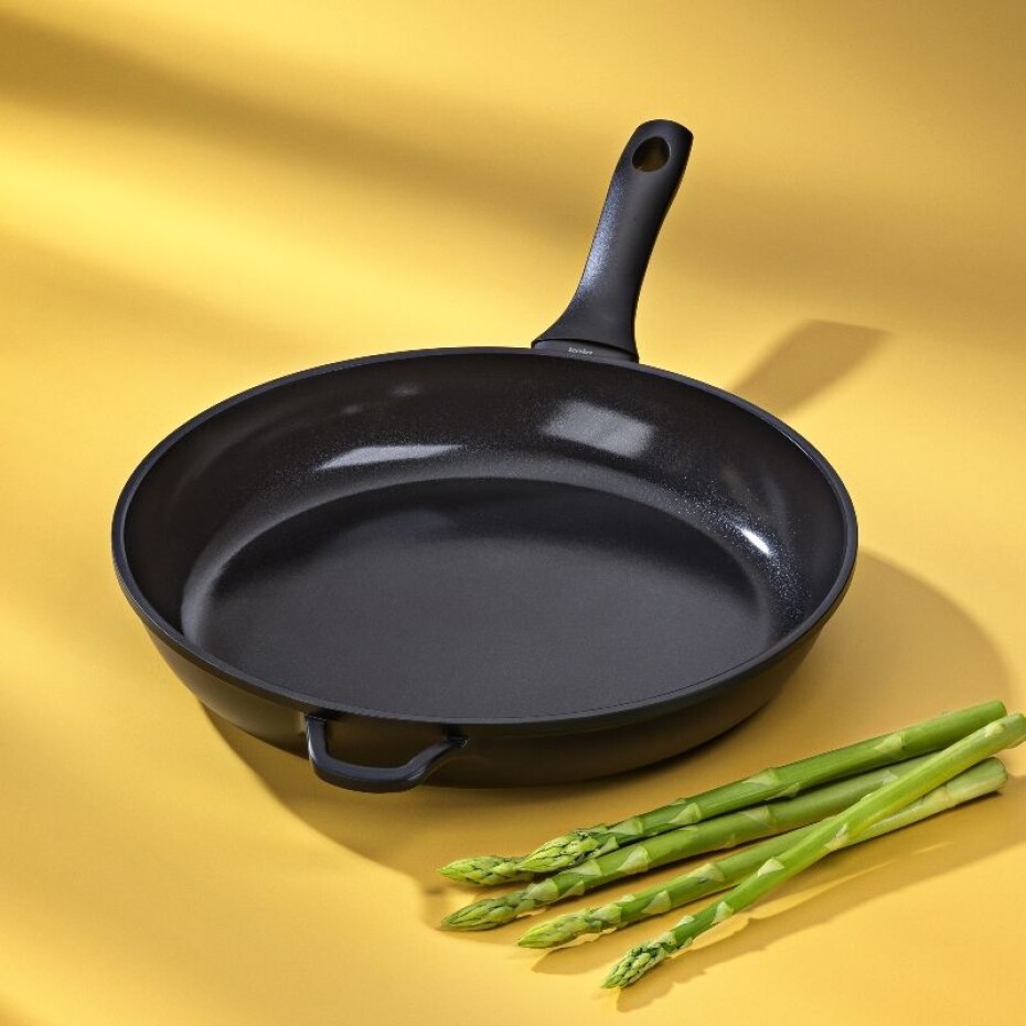 KELA Pánev s keramickým povrchem 32 cm ATURA černá KL-15168 - main (1)