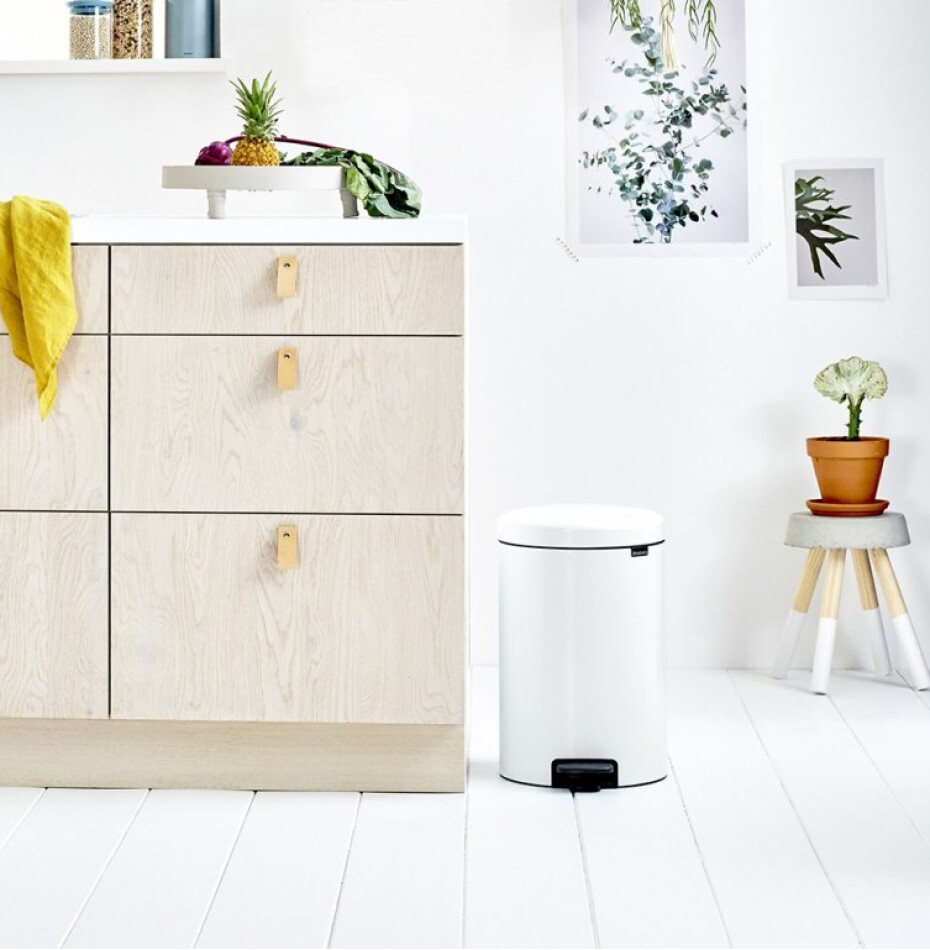 Pedálový odpadkový koš NEWICON 20 l, bílá, Brabantia - main (3)