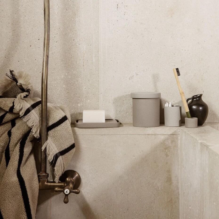 Kelímek na zubní kartáčky BON 6,5 cm, písková, porcelán, ferm LIVING - main (1)