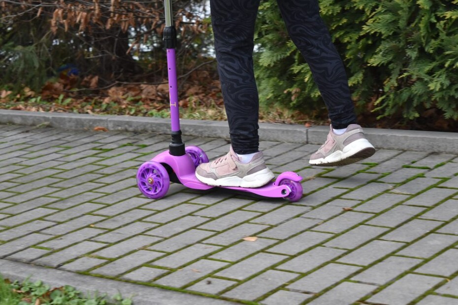 Trojkolka Scudoo Kido Pro se svítícími kolečky - fialová - main (8)