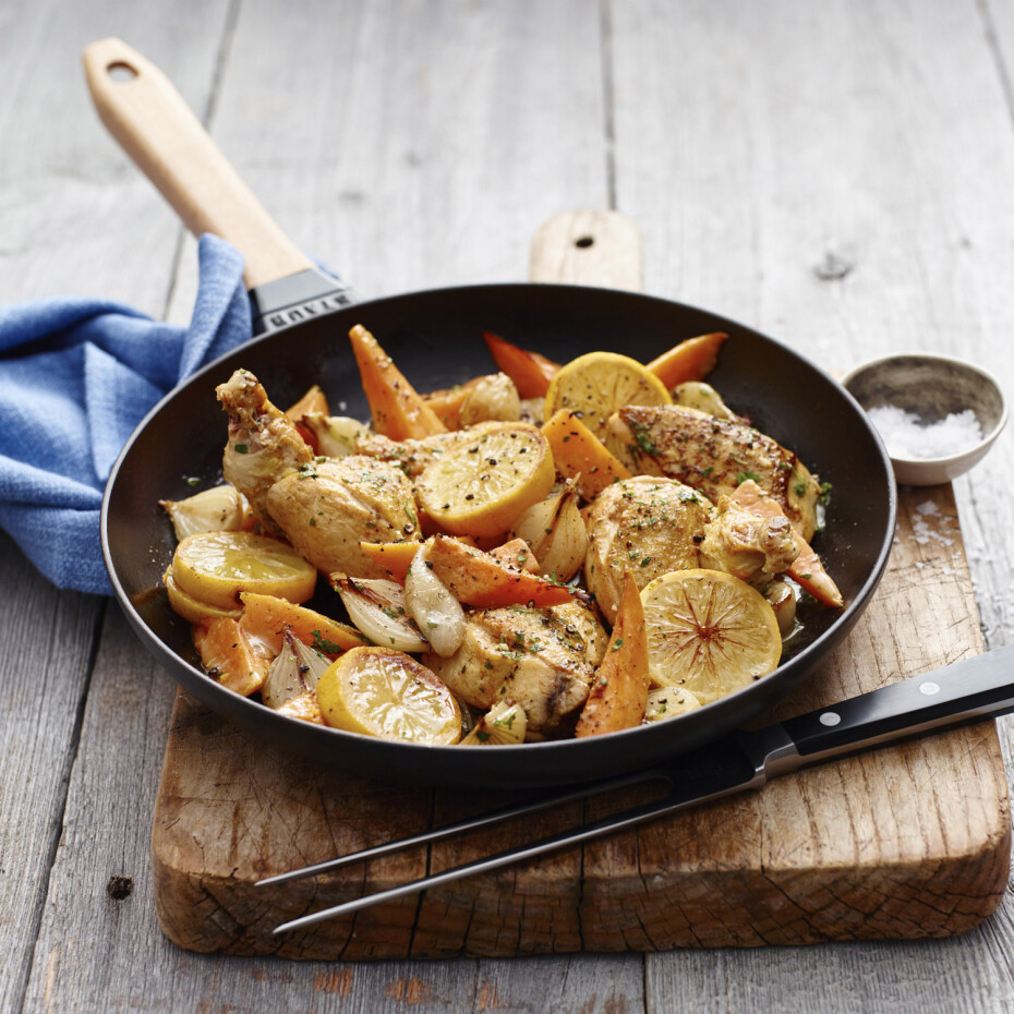 Pánev na smažení 26 cm, s dřevěnou rukojetí, litina, Staub - main (2)