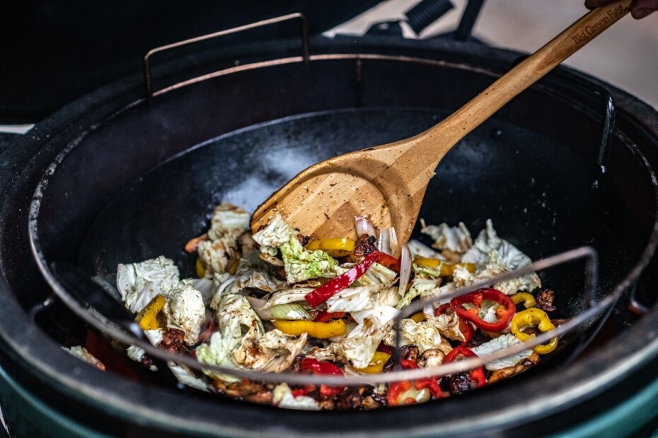 Gril na dřevěné uhlí M 38 cm,  + intEGGrovaný pojízdný stojan s držadlem, zelená, Big Green Egg - main (5)