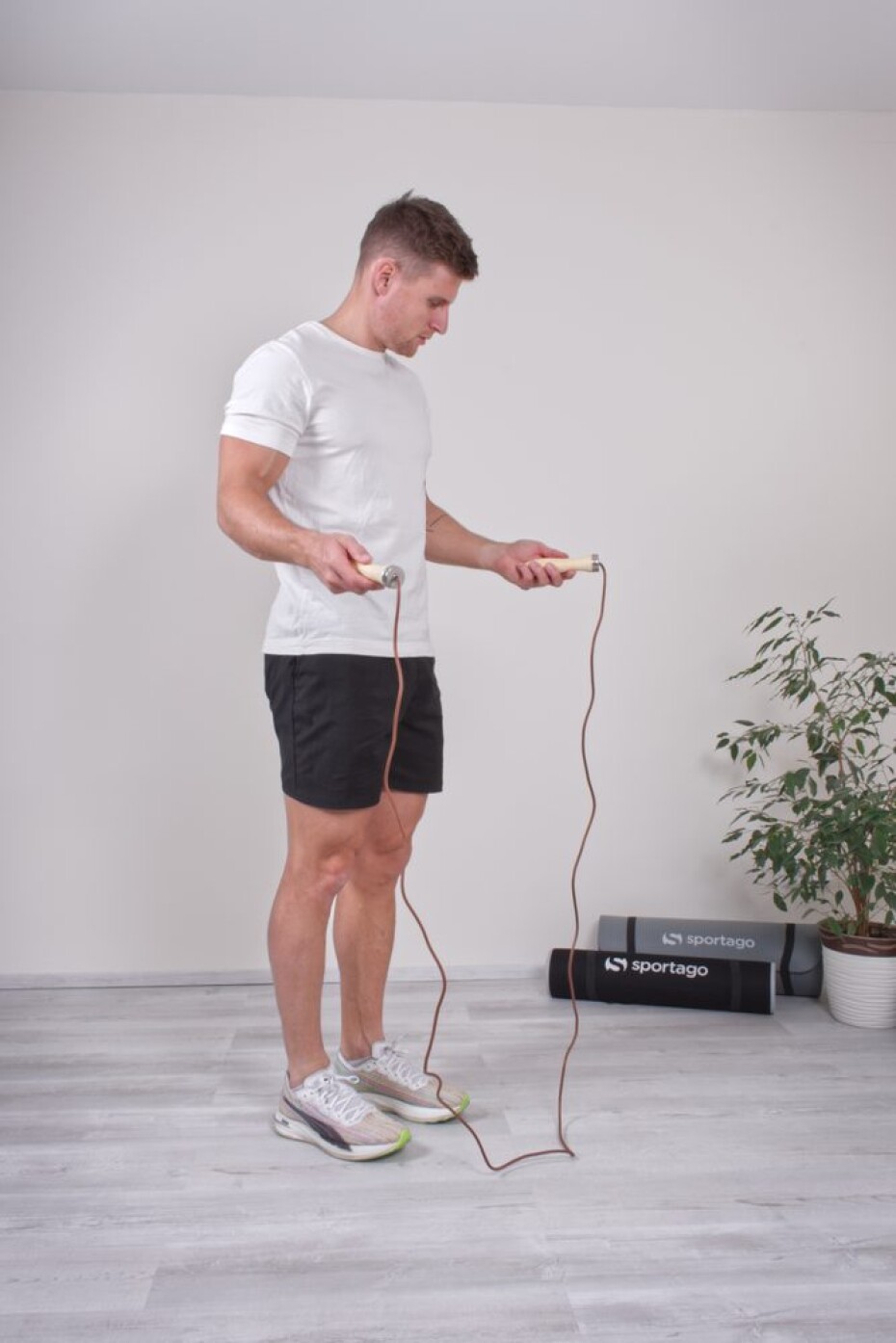 Kožené švihadlo Sportago Skippy s dřevěnými ručkami - main (2)