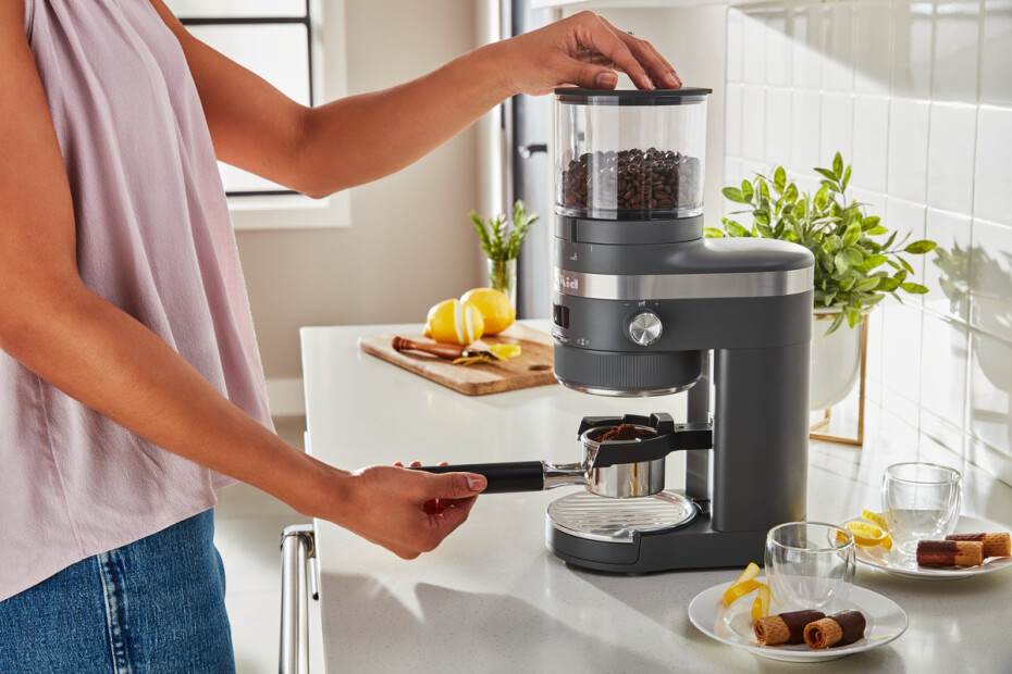 Elektrický mlýnek na kávu 5KCG8433EDG, s mlecími kameny, matná šedá, KitchenAid - main (4)