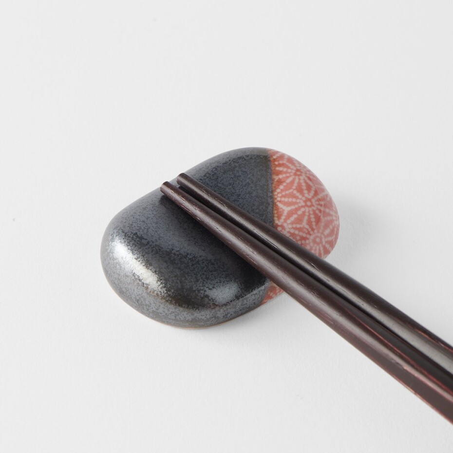 Oblázek na odložení hůlek PEBBLE BLACK 4,5 cm, černá/oranžová, keramika, MIJ - main (1)