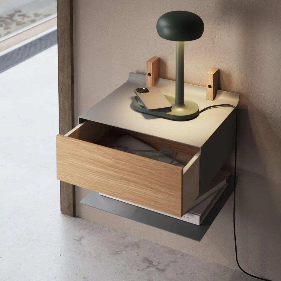 Stolní lampa EMENDO 29 cm, s Qi bezdrátovým nabíjením, emeraldově zelená, Eva Solo - main (1)
