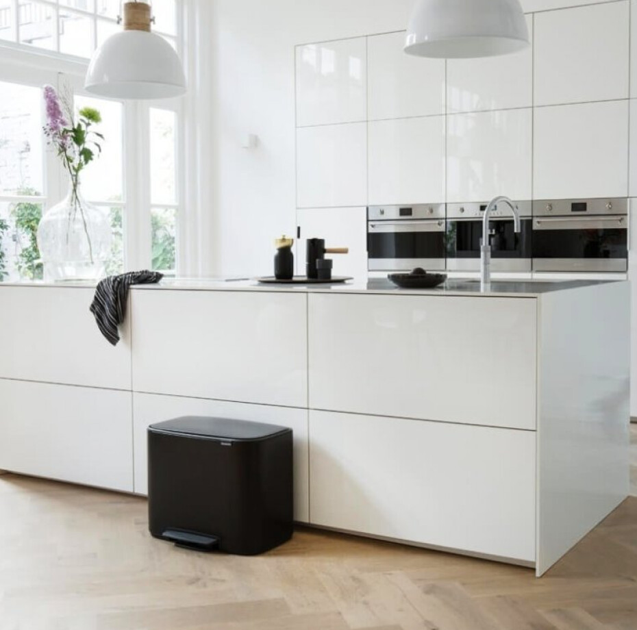 Pedálový odpadkový koš BO 11 + 23 l, matná černá, Brabantia - main (12)